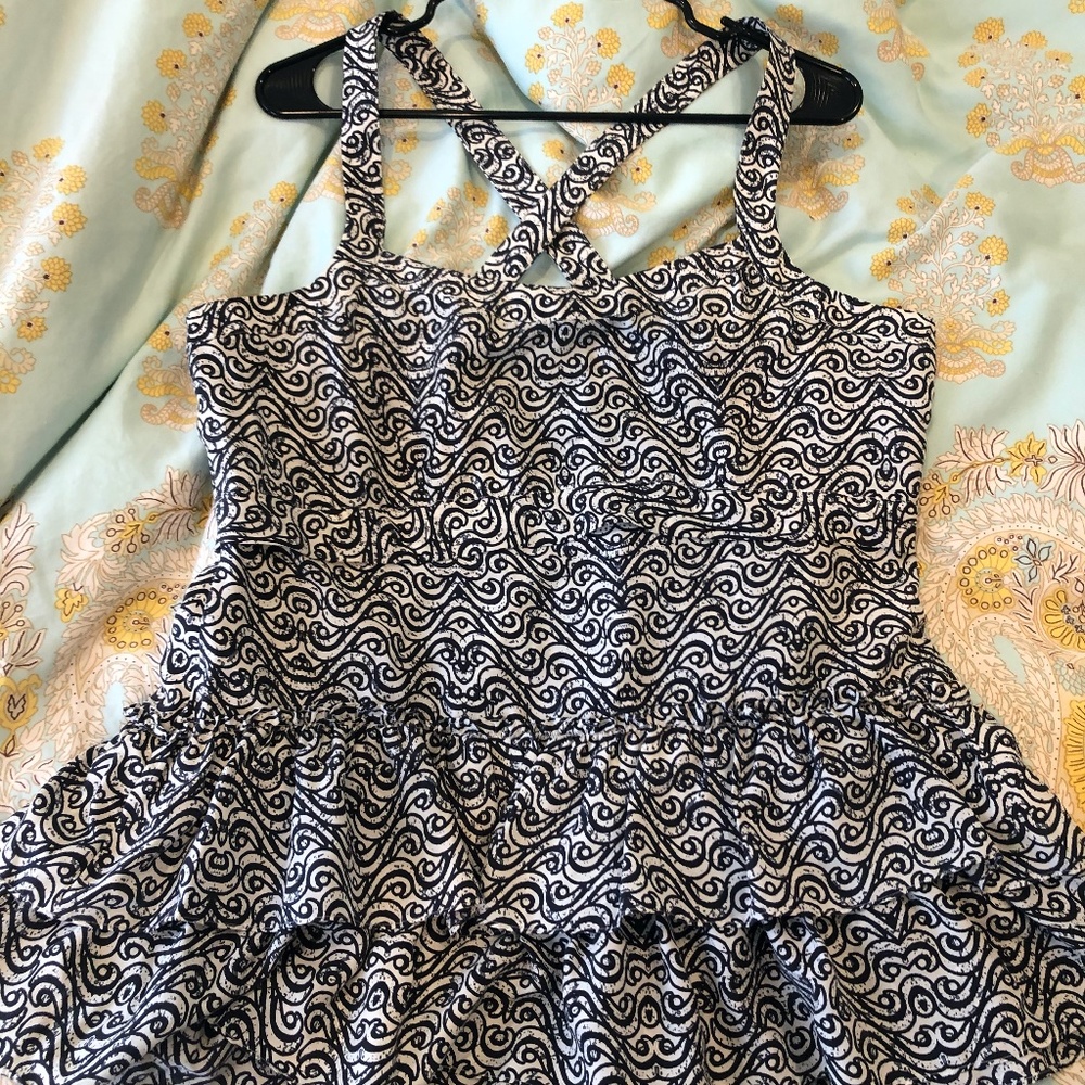Used 100% silk Banana Republic side zip tank L
